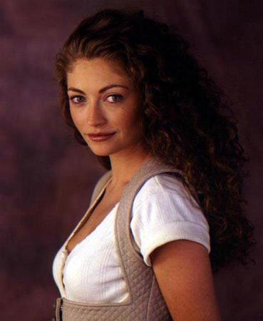 Rebecca Gayheart as Bess Martin