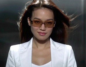 Lynn, complete with a wind which accompanies beautiful women everywhere