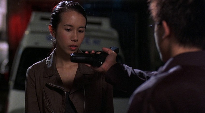 Siu-ma gives Hung a gun